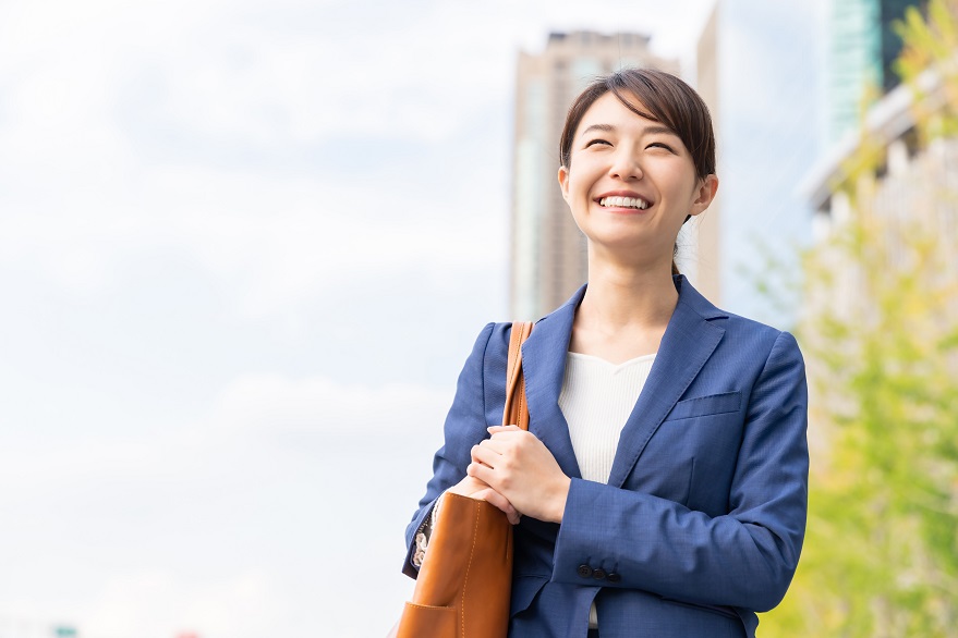 【喜びの声】原因がわからず治らない股関節の痛みがよくなりました！！立ち仕事だったので助かります！！